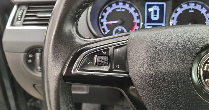 Skoda Octavia cena 53900 przebieg: 144109, rok produkcji 2019 z Lesko małe 277